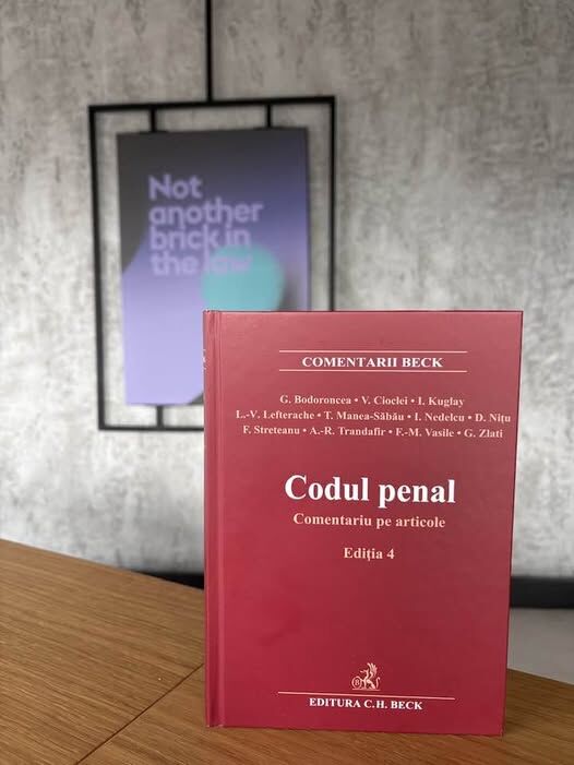 Coperta ediției a patra a lucrării „Codul penal. Comentariu pe articole”, editura C.H. Beck.
